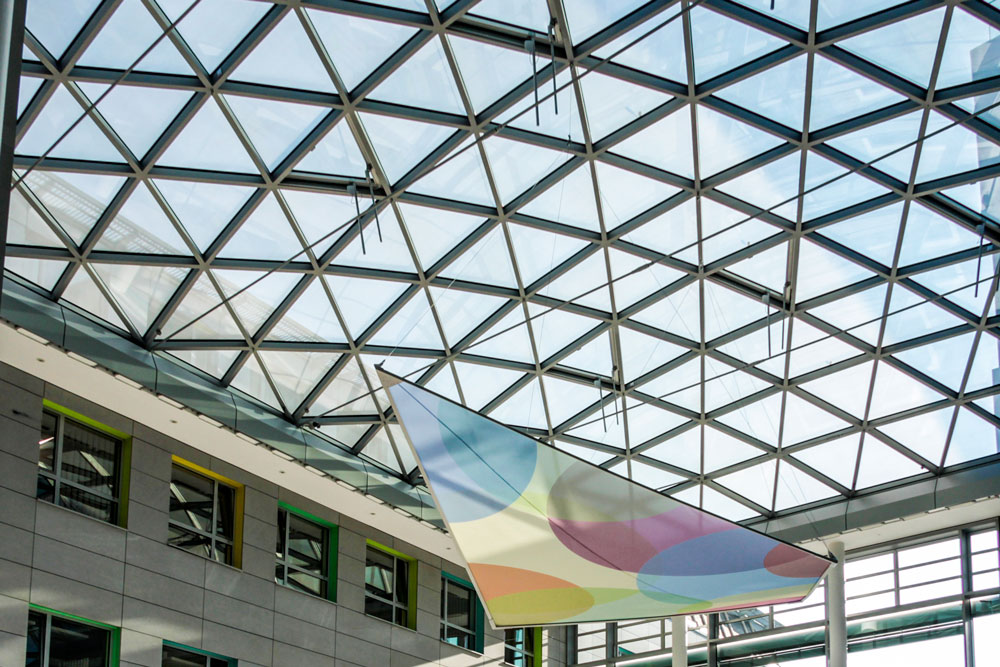 Das 12 Tonnen schwere Aluminium-Glas-Kuppeldach der Sparkasse Potsdam