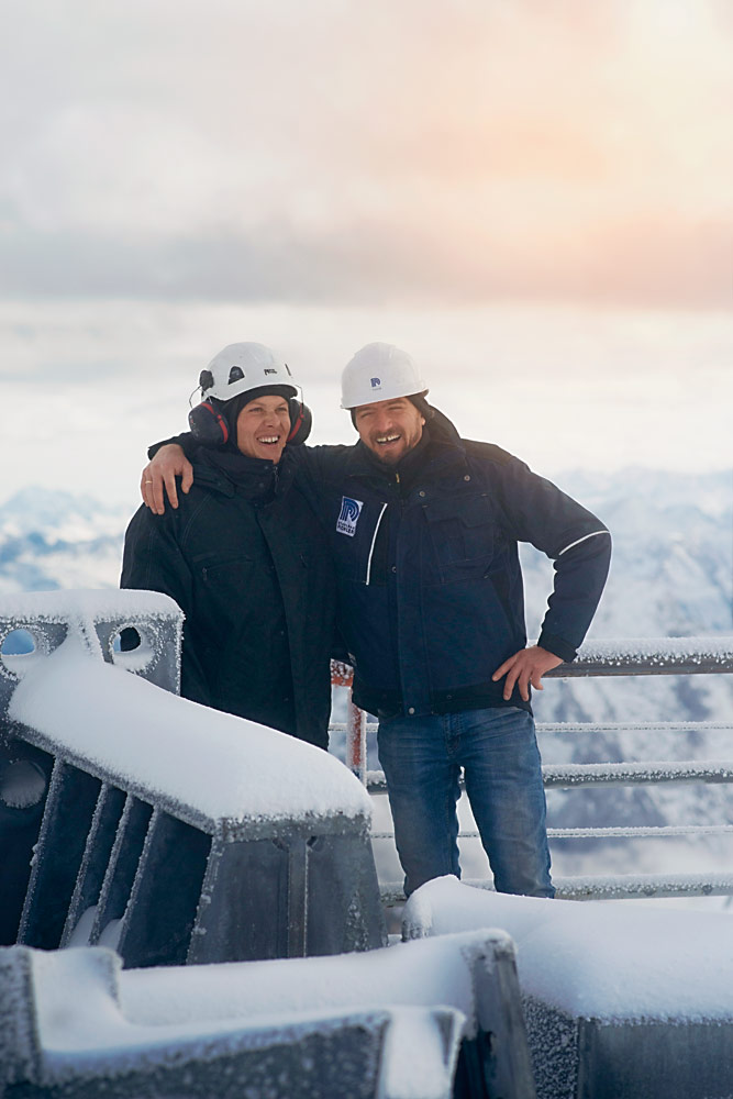Fitter Martin Moser and project  manager Hannes Treibenreif