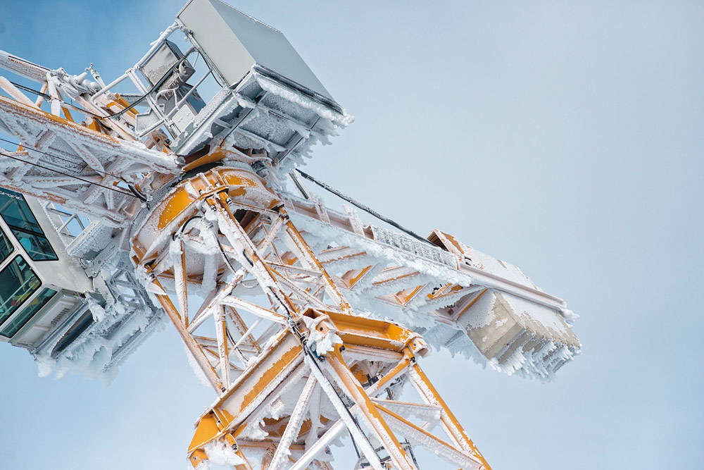 Tower crane with ice