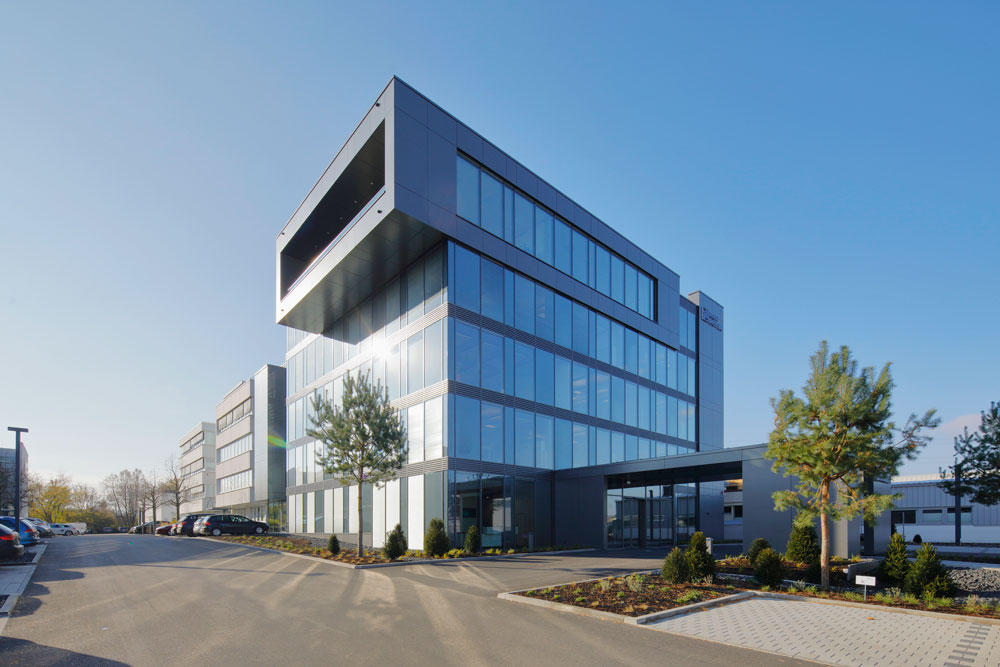 From consultation sketch to high-tech façade: the Teamtechnik headquarters in Freiburg