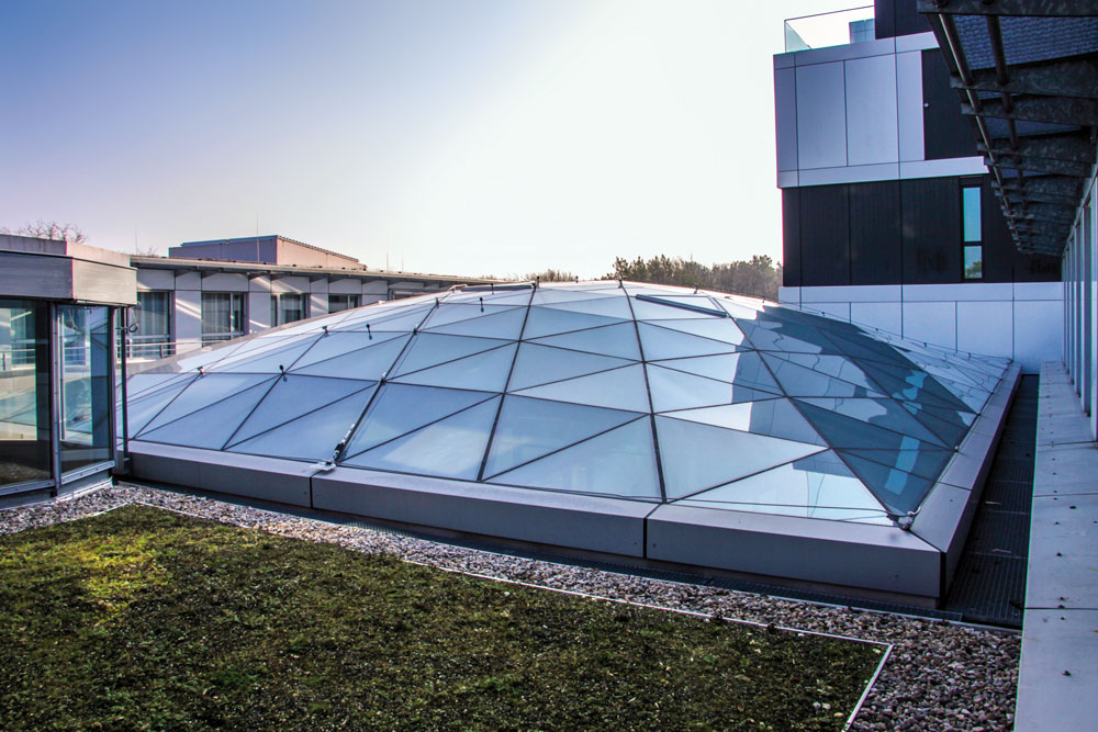 An innovative solution in which  228 triangular glass elements and 360 chevrons were used.  
