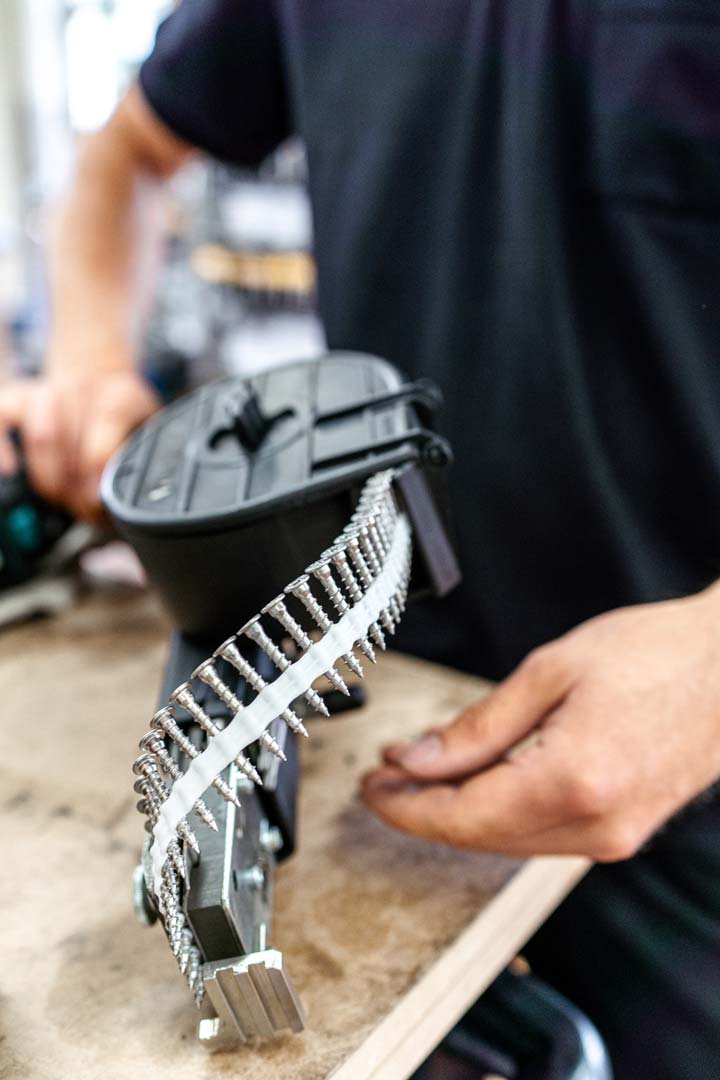 The magazine screwdriver is prepared with taped screws