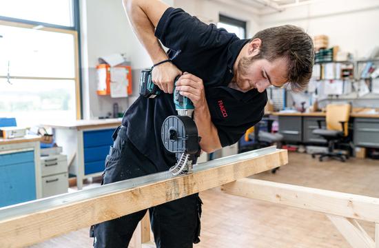 La nouvelle visseuse à magasin pour la façade en bois THERM<sup>+</sup> H-I/H-V